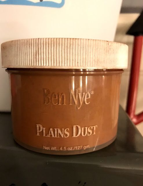 Dirt setting powder.